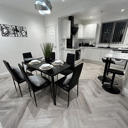 Lymer House - Stylish 3 Bedroom House In Wolverhampton Eksteriør billede