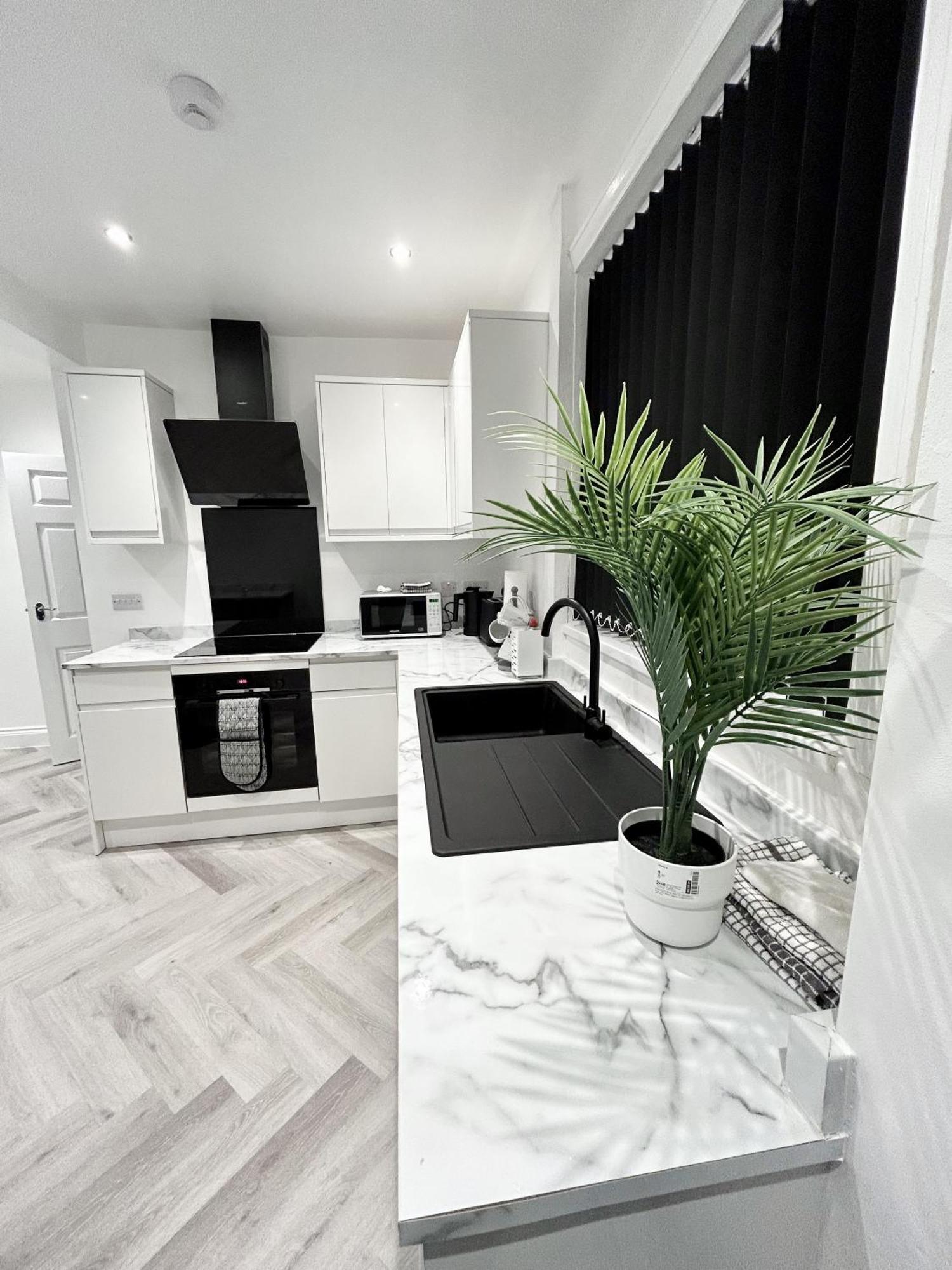 Lymer House - Stylish 3 Bedroom House In Wolverhampton Eksteriør billede