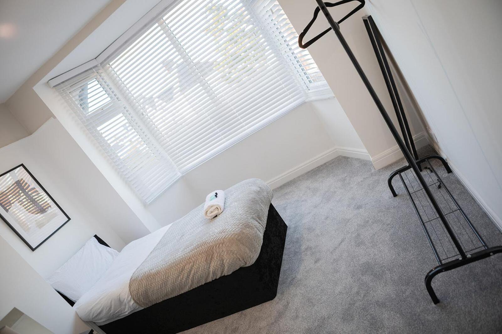 Lymer House - Stylish 3 Bedroom House In Wolverhampton Eksteriør billede