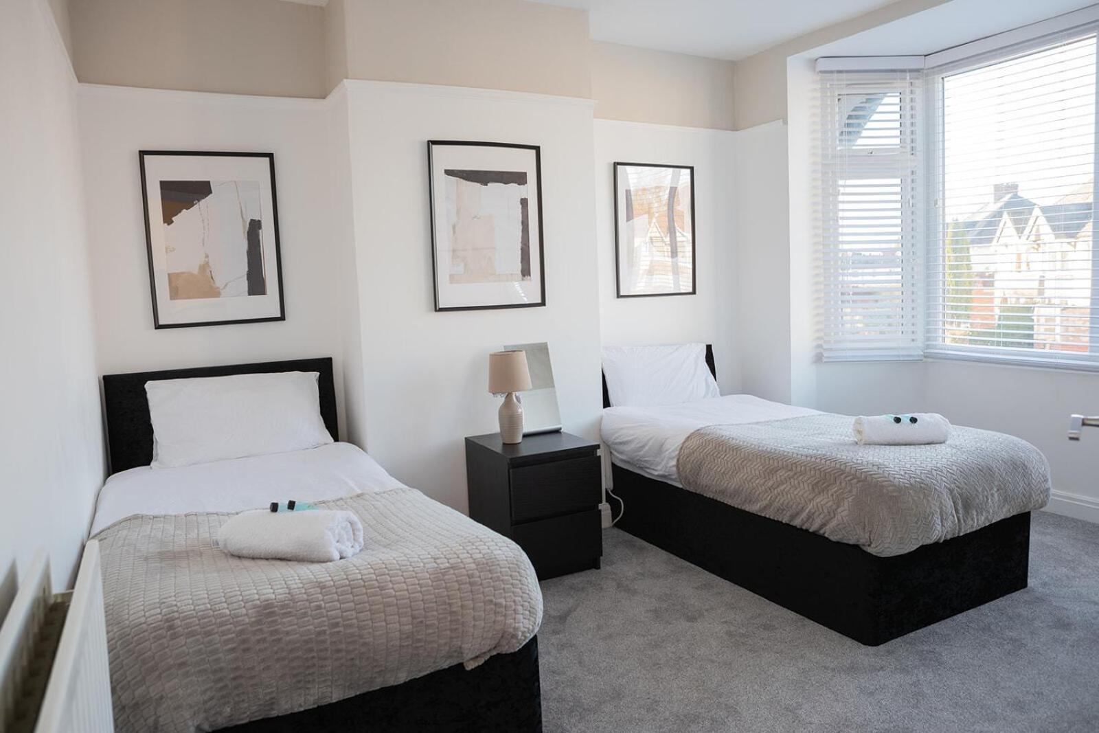 Lymer House - Stylish 3 Bedroom House In Wolverhampton Eksteriør billede