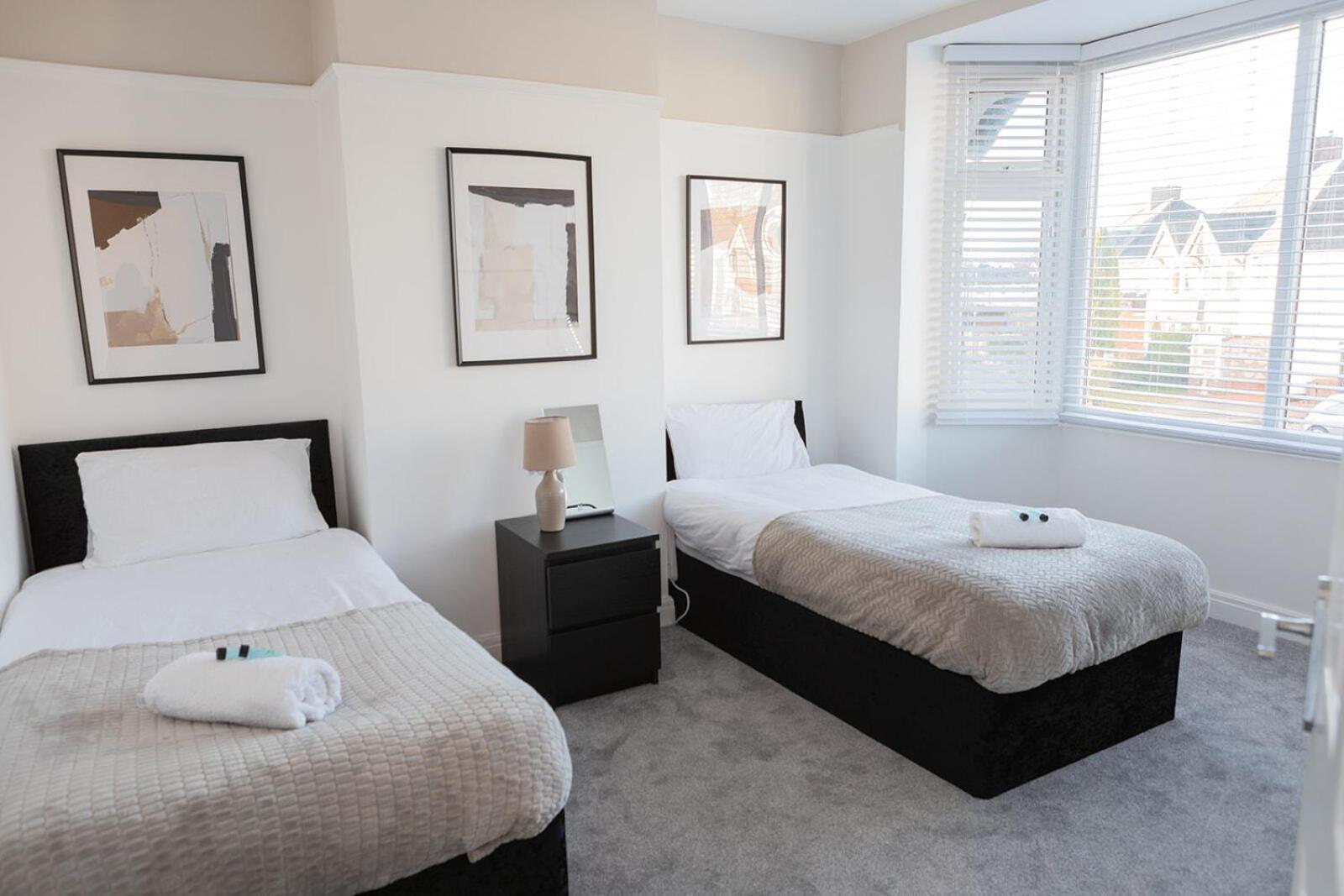 Lymer House - Stylish 3 Bedroom House In Wolverhampton Eksteriør billede